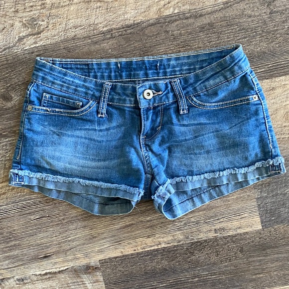 Levi Jean shorts - Picture 3 of 3
